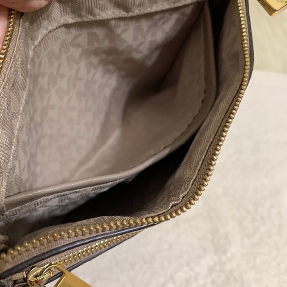 MICHAEL KORS BEDFORD Mushroom Pebbled Leather Slim Flat Crossbody Messenger Bag - Picture 12 of 16